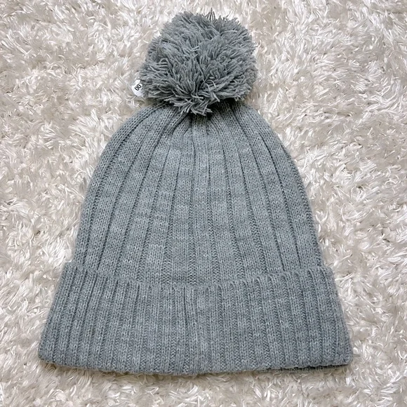 MICHAEL KORS || NWT Gray Knit Beanie - Picture 2 of 3